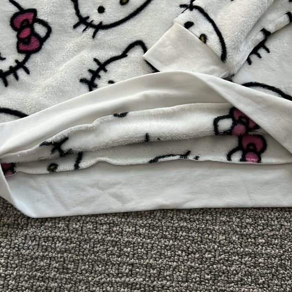 Sanrio Hello Kitty White Pink Bow Soft Fleece L Sweatshirt Top Sweater - Picture 4 of 11
